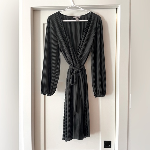 H&M Ribbed Green Dress with Tie Waist - Picture 1 of 4